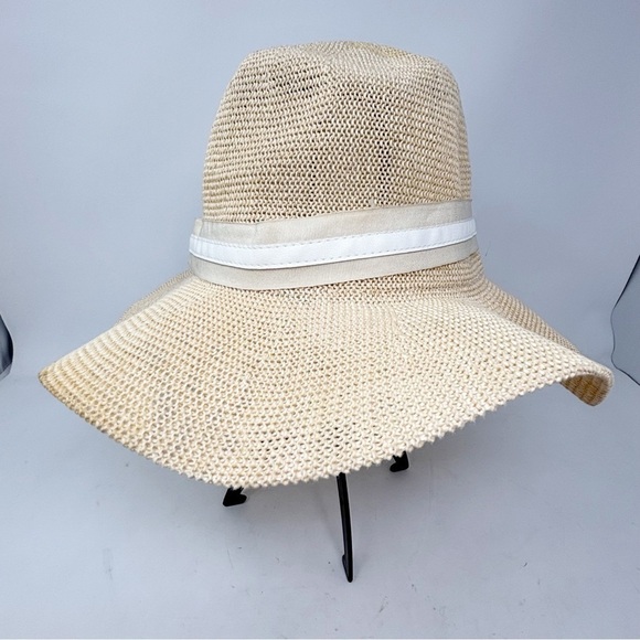 VINCE CAMUTO Women’s Natural Woven Paper Hat Floppy V Logo Sun Protection OS - Picture 2 of 6